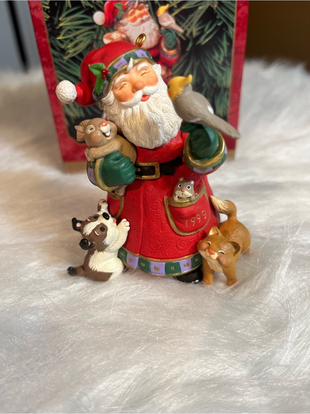 Hallmark Kerpsake 1999 “Best Pals” Santa with dogs Christmas Ornament